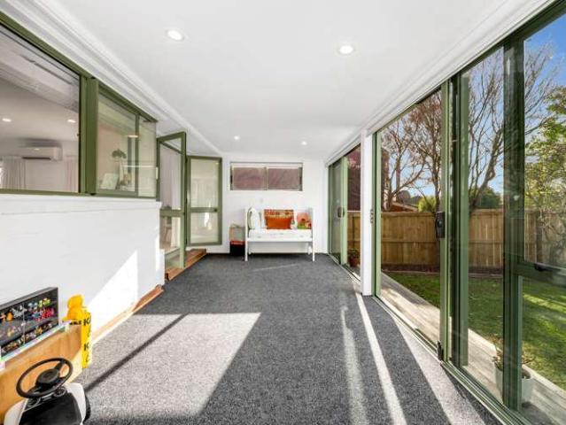 2/18 Mission View Drive, Northpark, Manukau City