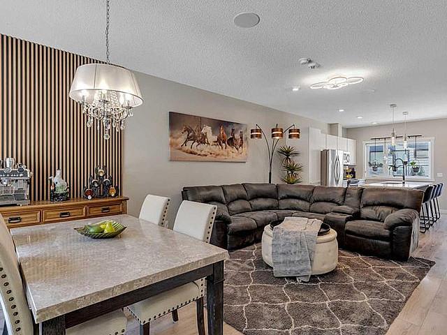 218 Sherwood Square Nw # 302 Calgary, Ab T3r 0y2