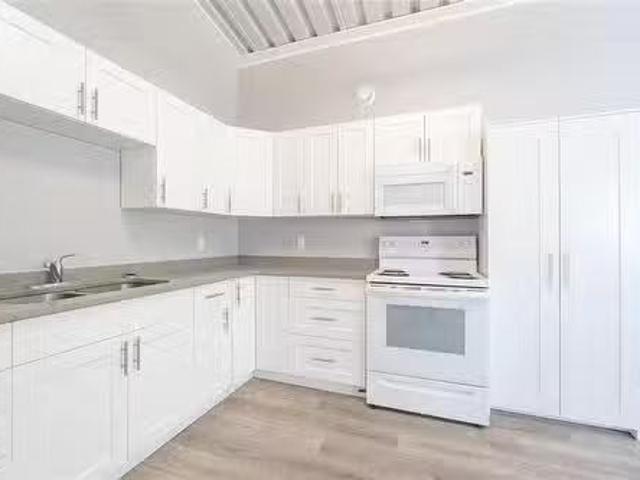 218 Whitmore Avenue W, Dauphin, MB, R7N 1Z6 house for lease.