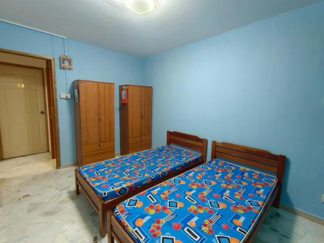 218 Yishun Street 21 HDB Apartment Room Rental, $600, 1 Bed 1 Bath 1,399 sqft $0.43 psf