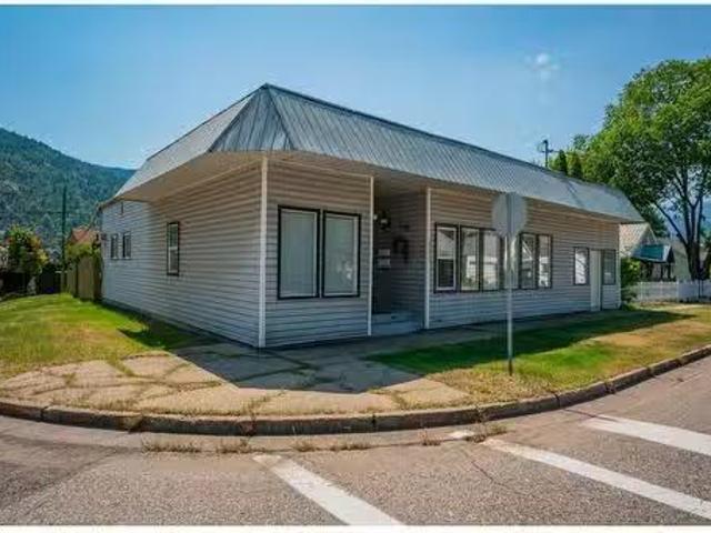 2194 Sixth Avenue, Trail, BC, V1R 3B7 house for sale Listin.