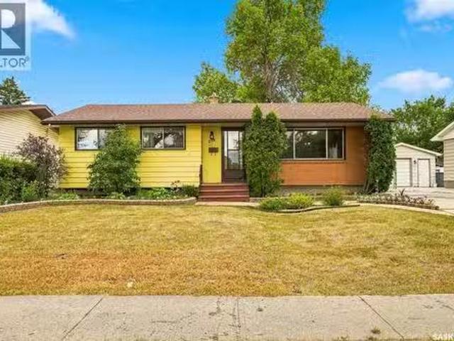 219 Cambridge Avenue, Regina, SK, S4N 0L6 house for sale Li.