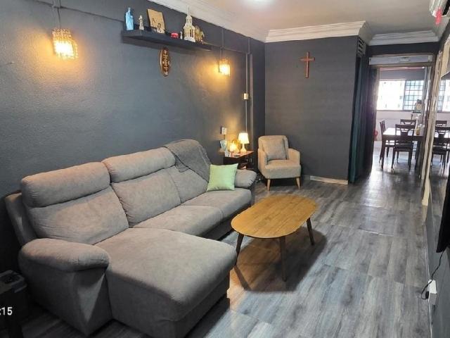 219 Bukit Batok Street 21 HDB Apartment For Sale, $400,000, 2 Bed 2 Bath 721 sqft $555.00 psf