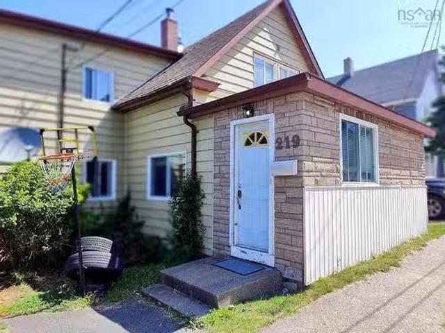 219 Rockdale Avenue, Sydney, NS, B1P 1Z8 house for sale Lis.