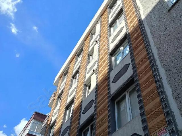 2+1 70 M2 Kiralık Cadde Üstü Daire Karanlık Odası Yok