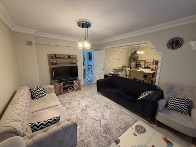 2+1 90 M2 Ara Kat Kilerli Cam Balkonlu Satılık Daire