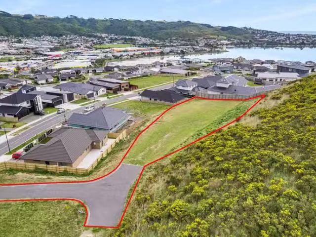 21 Te Hoiere Street, Aotea, Porirua City For Sale
