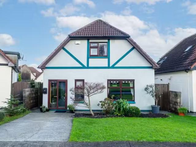 21 Weston Park, Carrigaline, Co. Cork. P43HF67 is for sale