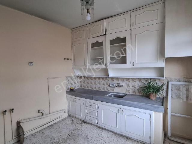 2+1 Yeşilyurtta Müstakil Kiralık 3 Katlı 3 Katı 14000 Tl.
