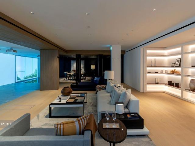 21 Anderson D10, Condominium