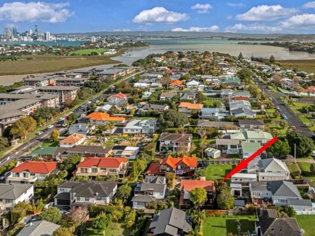 2/1 Aramoana Avenue, Devonport, North Shore City