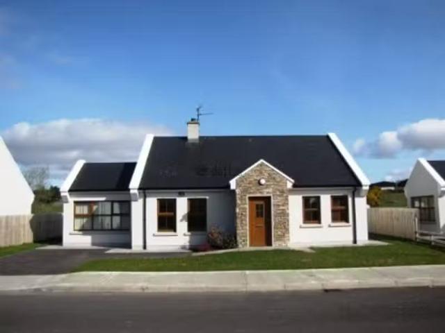 21 Aras Ui Dhomhnaill, Milford, Co. Donegal is for rent
