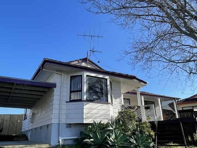 2/1 Barbados Dr, Unsworth Heights, North Shore City