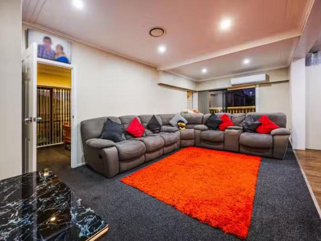 2/1 Barneys Farm Road, Clendon Park, Manukau City