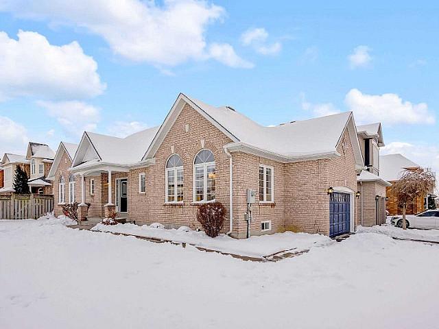 2+1 Bdrm Corner Lot Bungalow In Northwest Ajax