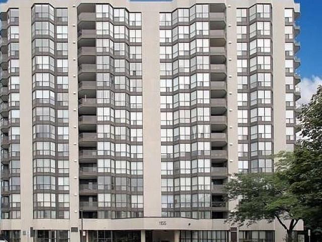 2+1 Bedroom 2 Bths Located At Burnhamthorpe/bough Beeches