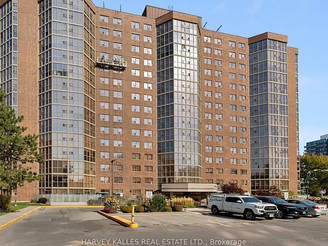 2+1 Bedrooms 2 Bathrooms, Yonge St & Weldrick Rd