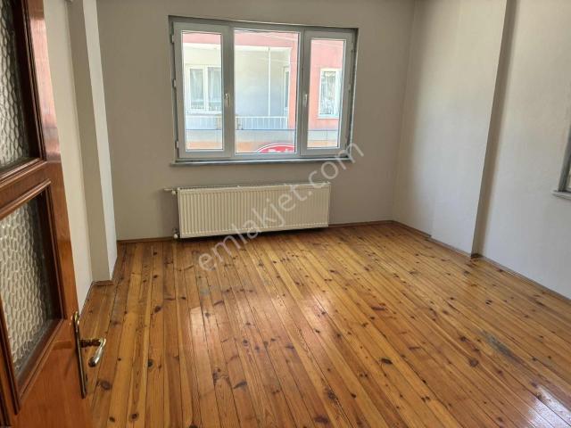 2+1 Cadde Üstü Kiralık