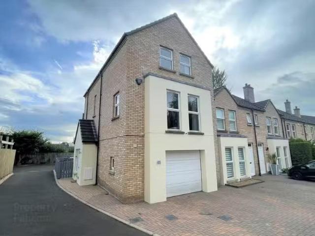 21 Cloonavin Green