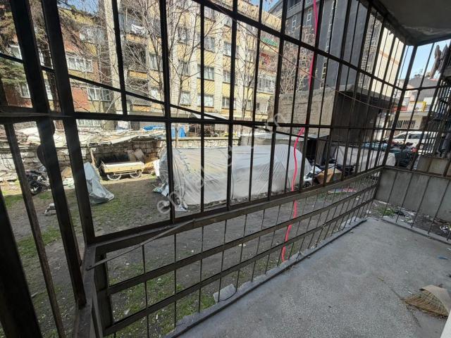 2+1 Daire Yatırım Fırsatı Tranvaya Yürüme Mesafesinde