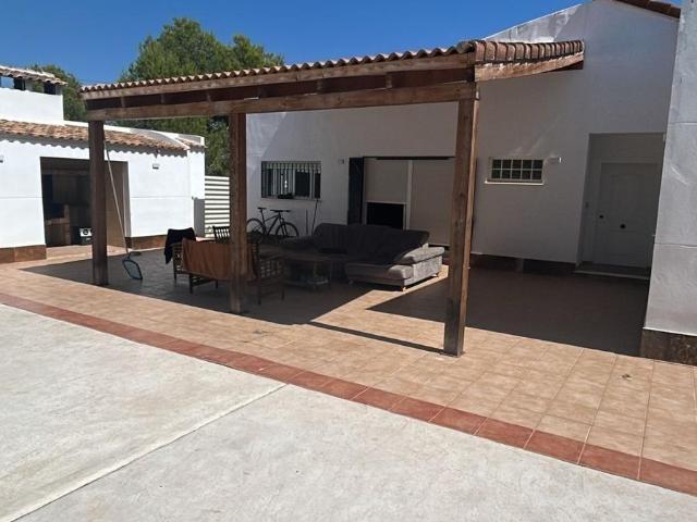 21 Inmobiliarias vende este chalet en zona sierra perenchiza