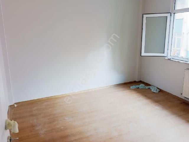 2+1 Kiralık Daire 4. Levent Metro'ya 3 Dakika Boyalı Tadilatlı