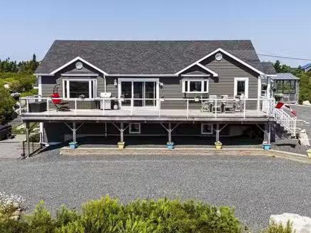 21 Leo Lane, Terence Bay, NS, B3T 0B7 Luxury House for sale.