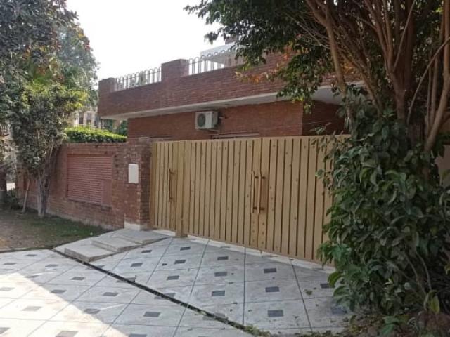 21 marla corner slightly used bungalow for sale lahore dha defence id 87088