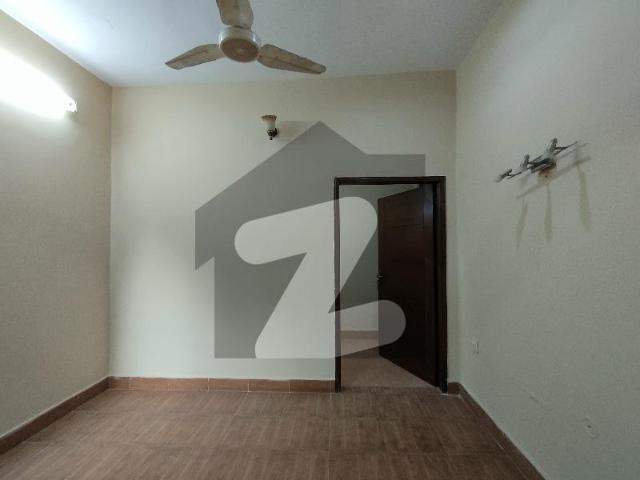 21 Marla House With 6 Bedrooms In Main Cantt