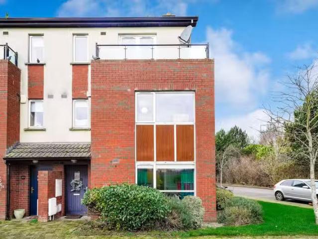 21 Mayeston Lawn, Finglas, Dublin 11 is for sale