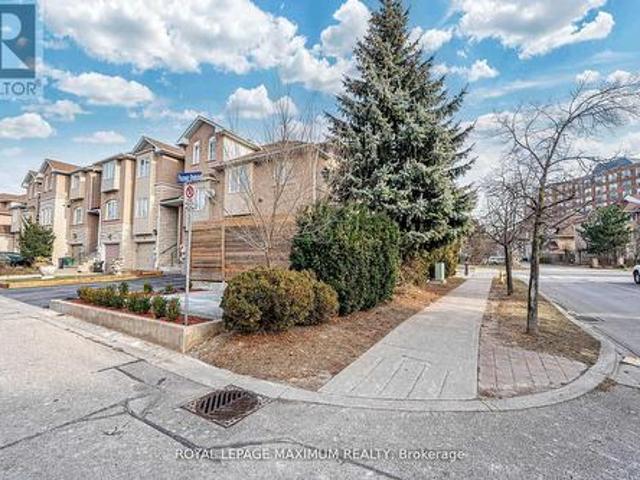 21 Pioneer Avenue, Toronto, ON, M6M 5H8 townhouse for sale | Listing ID W12129 | Royal LePage