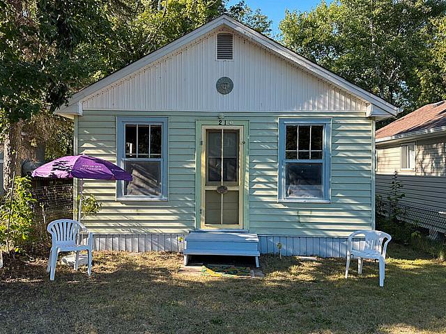 21 Poplar Ave, Grand Marais Funky Mid Century Modern 2br Cottage