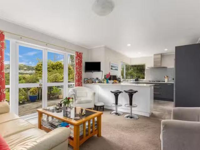 21 Saunders Close, Whitby, Porirua City