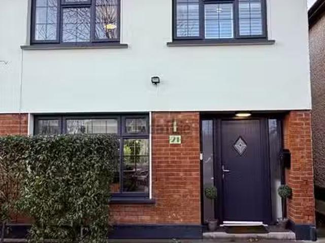 21 Seafield Court, Killiney, Co. Dublin is for rent