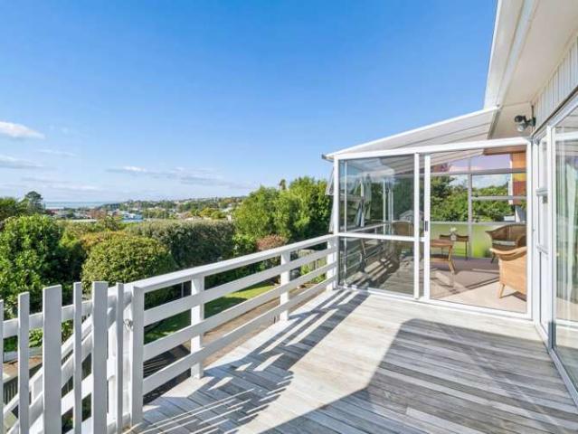 21 Stapleford Crescent, Browns Bay, North Shore City