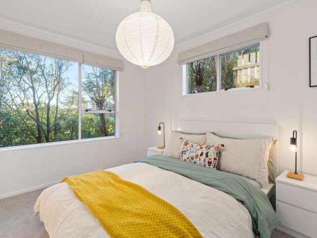 21B Colchester Crescent, Newlands, Wellington City