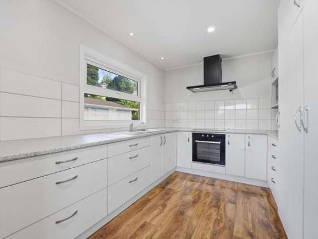 21b Taurus Crescent, Beach Haven, North Shore City