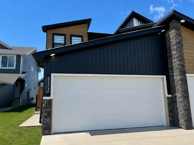 2205 Muckleplum Crescent