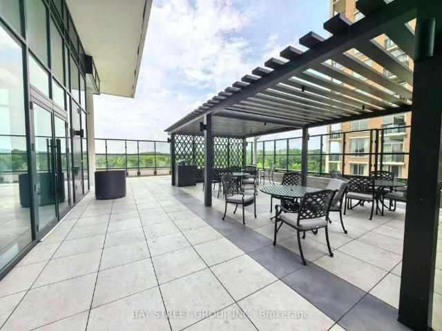 2205 10 Inn on the park Drive