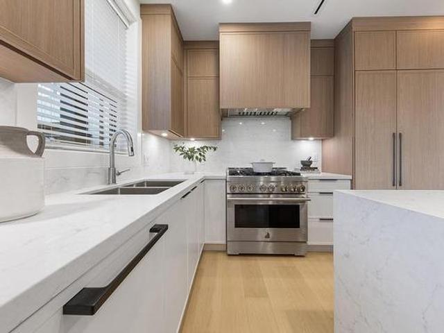 2207 7Th Avenue E, Vancouver, BC, V5N 1S8 duplex for sale | Listing ID R2993 | Royal LePage