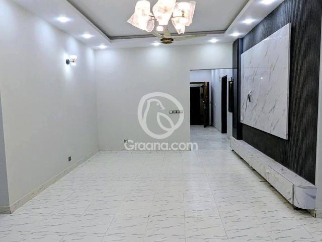 2200 Ft² Flat for Rent