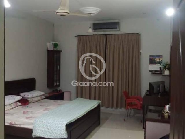 2200 Ft² Upper portion for Sale