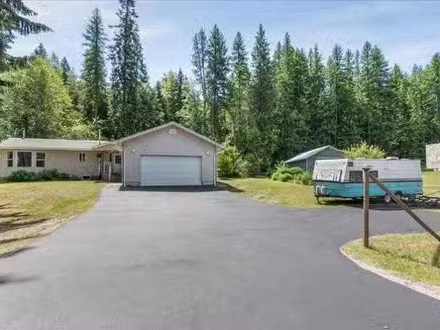 2200 Highway 3B, Fruitvale, BC, V0G 1L0 house for sale List.