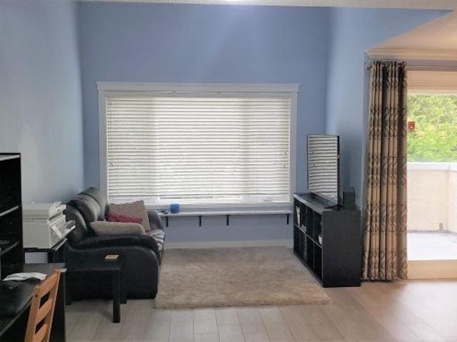 $2200 / 2br – 988ft2 – TOP FLR 2 level condo w/ 2 beds, & 2 parking stalls R0004