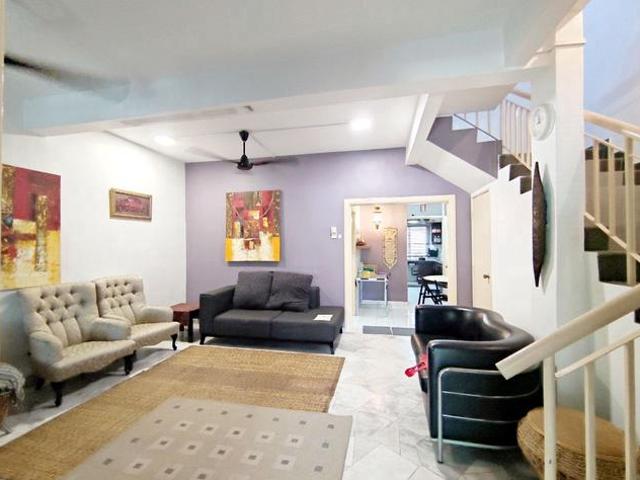2200sqftEXTENDED Double Storey Terrace House Seksyen 13 Shah Alam