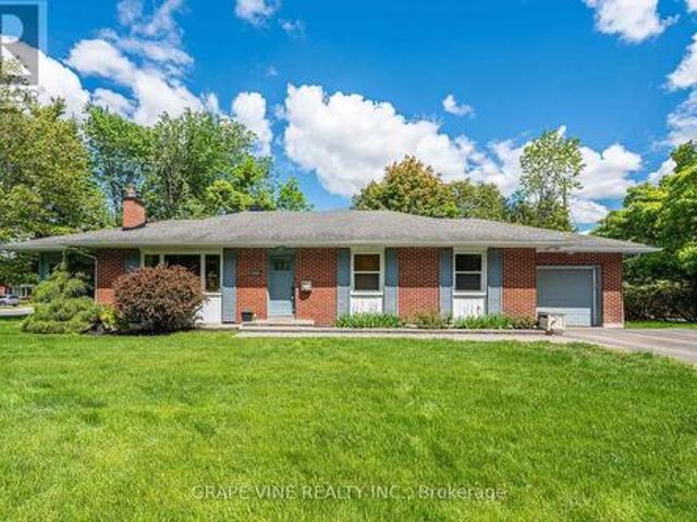 2201 Braeside Avenue, Ottawa, ON, K1H 7J6 house for sale | Listing ID X13216 | Royal LePage