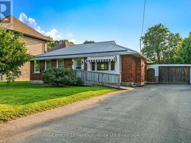 220 Clarke Street N, Woodstock North, ON, N4S 7M7 house for sale | Listing ID X13681 | Royal LePage