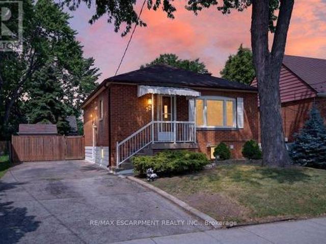 220 East 13Th Street, Hamilton, ON, L9A 3Z7 house for sale | Listing ID X13599 | Royal LePage