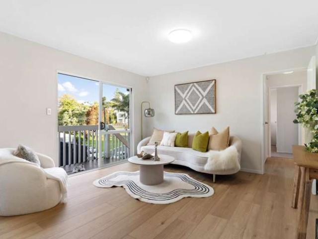 2/20 Hogans Road, Glenfield, North Shore City