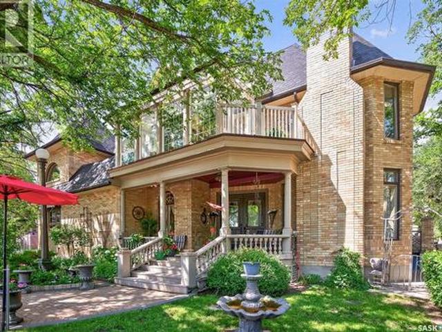 220 Hall Street W, Moose Jaw, SK, S6H 2R3 Luxury House for sale | Listing ID SK043632 | Royal LePage Carriage Trade Luxury Properties